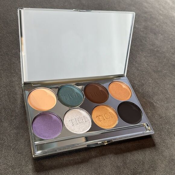TIGI Professional Cosmetics High Density Eyeshadow Palette 8 Colors Mirror NEW - Picture 1 of 9